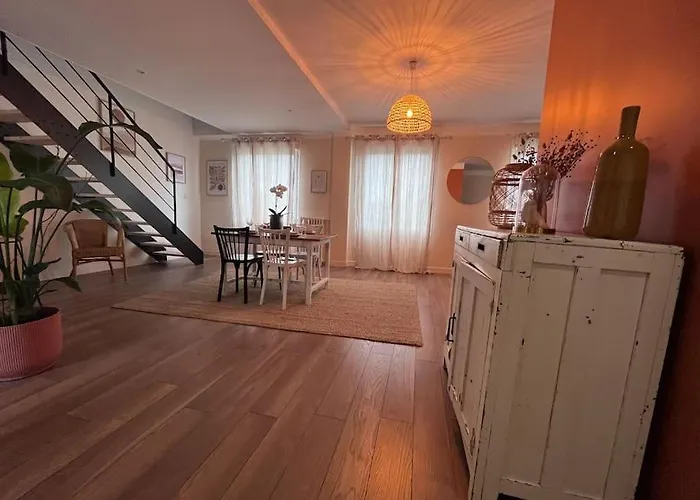 Apartment Le Saint Pierre Grand Duplex Hyper Centre, Port